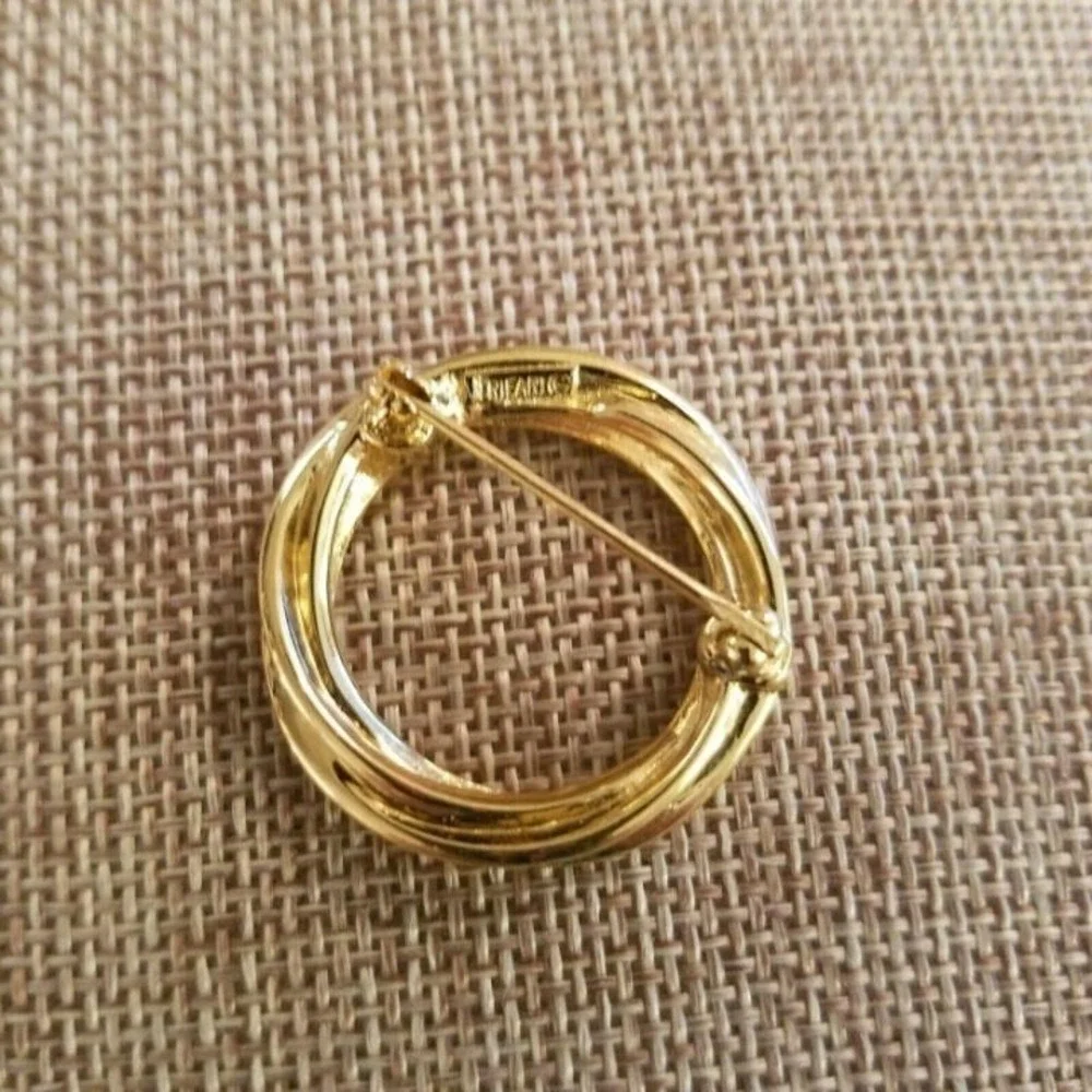 Vintage Crown Trifari Wreath Brooch Infinity Circle Signed Old Money Estate 1372